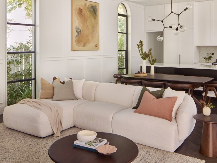 Courbe Curved Chaise Sofa | 3 Seater - Left Chaise - Sectional Sofa | White