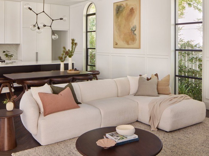 Courbe Curved Chaise Sofa | 3 Seater - Right Chaise - Sectional Sofa | White