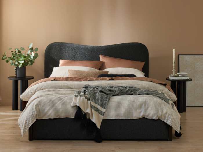 Cove Boucle Queen Bed | Black Boucle Fabric