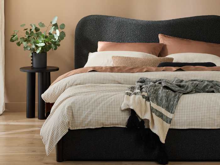 Cove Boucle Queen Bed | Black Boucle Fabric