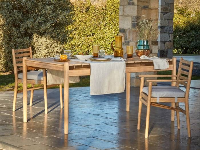 photo of Greta outdoor dining table in modern outdoor setting.
