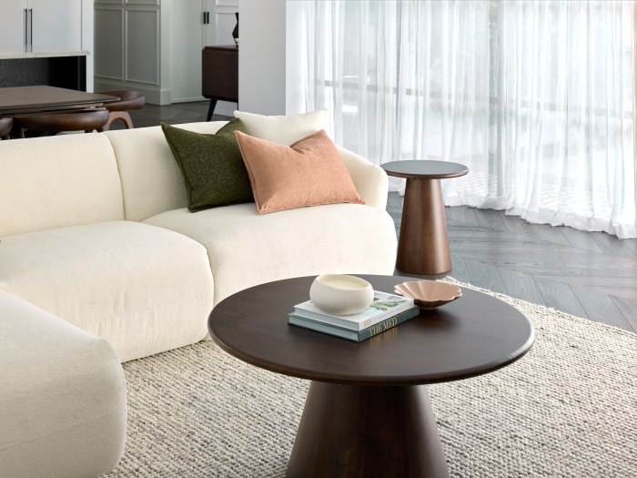 Manor Round Coffee Table | Arabica Walnut