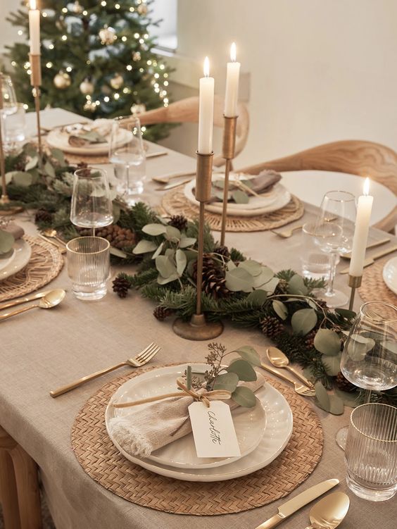 How to Style a Christmas Table